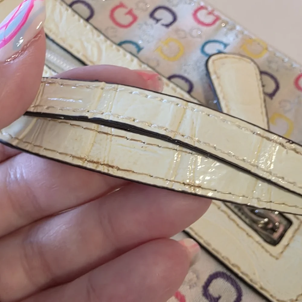 Guess Y2K Vintage Wristlet Candy Color Cream Clutch Retro G Logo Design